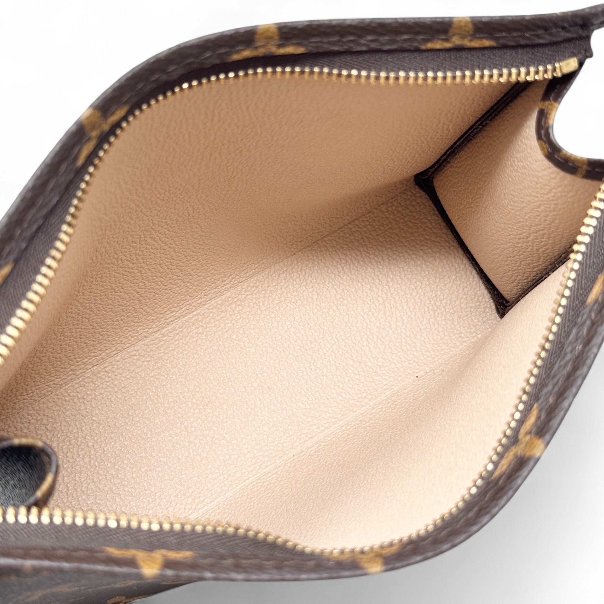 Louis Vuitton Monogram Toiletry 19