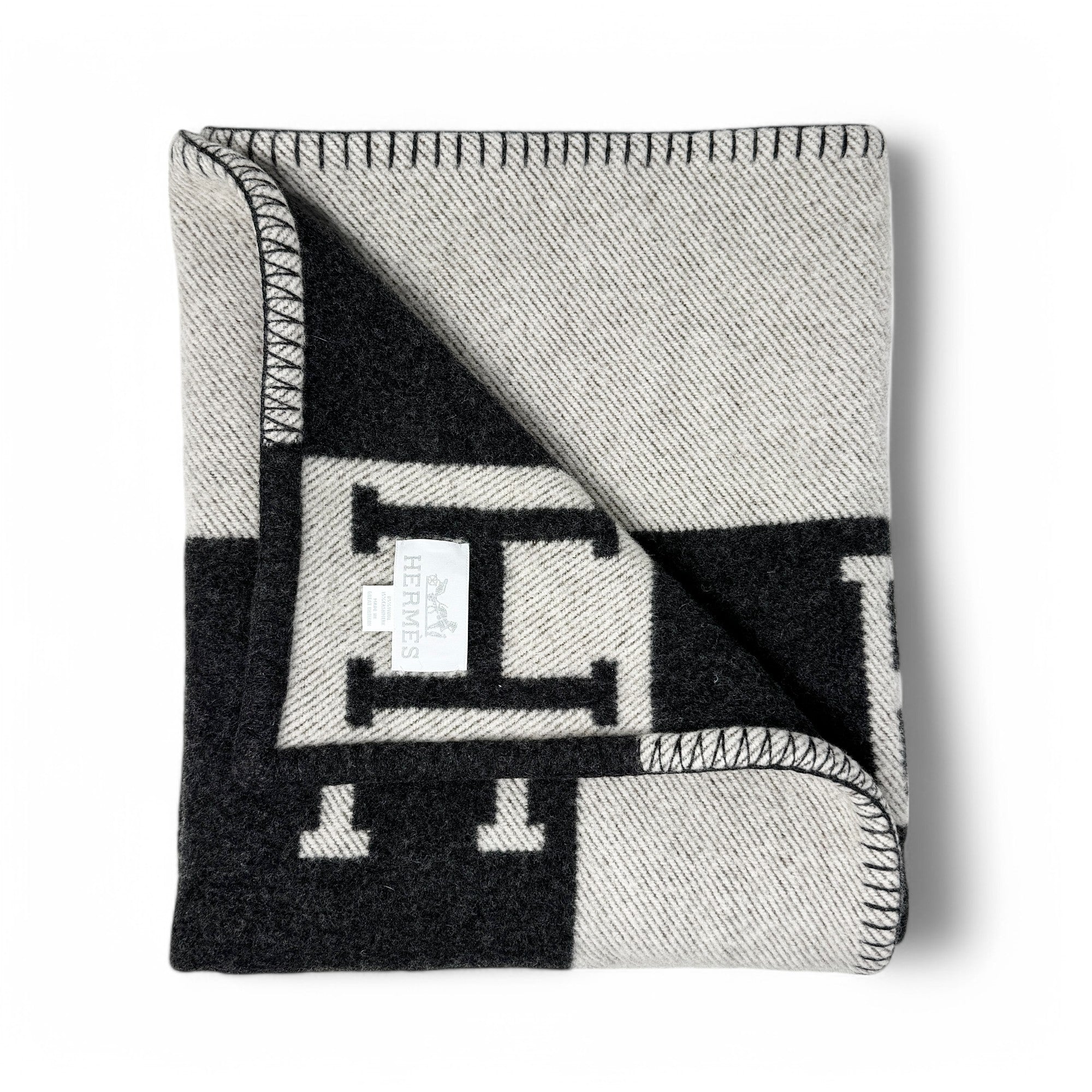 Hermes Gris Fonce Avalon Throw Blanket Pillow Set