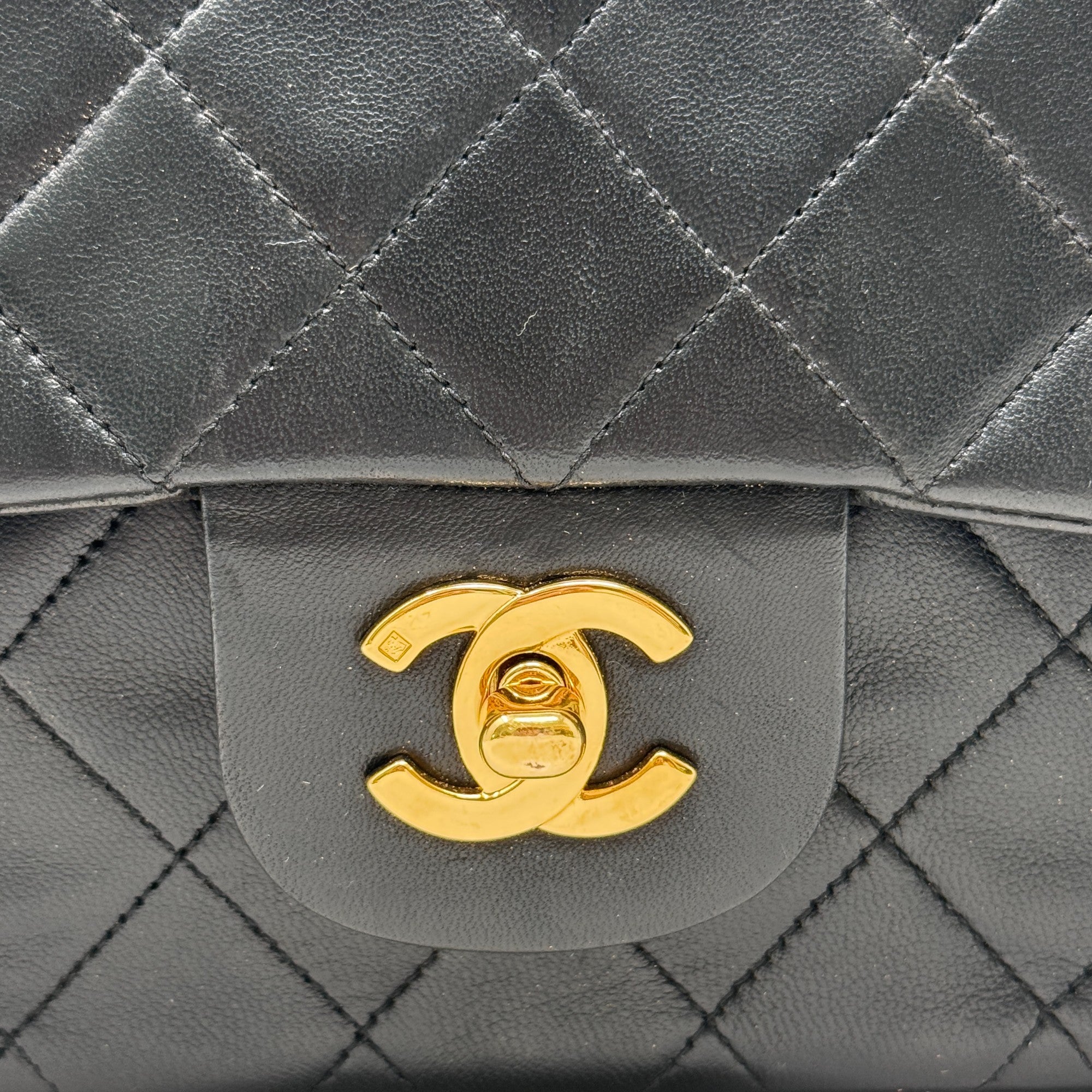 Chanel Black Medium Vintage Classic Flap