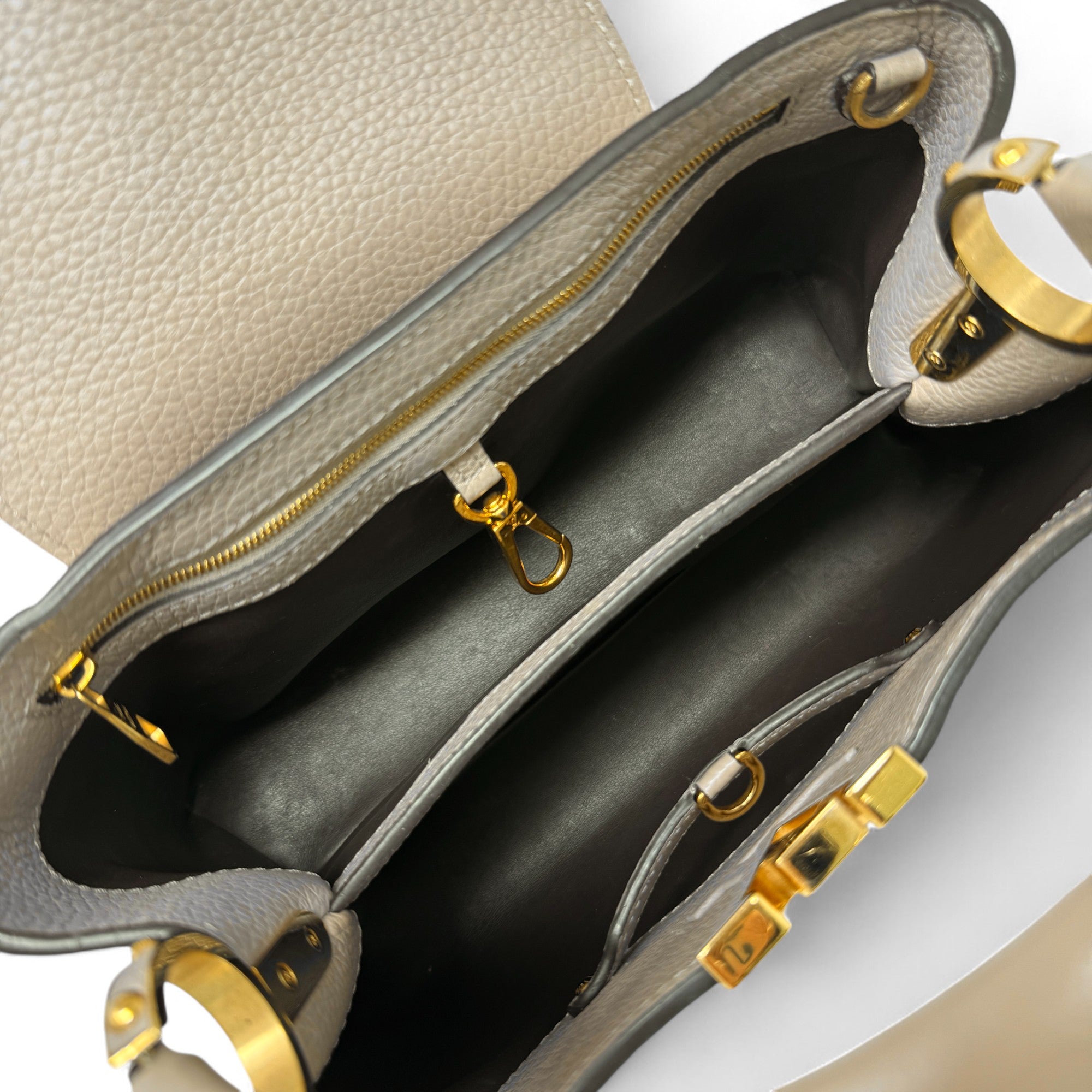 Louis Vuitton Galet Capucines MM