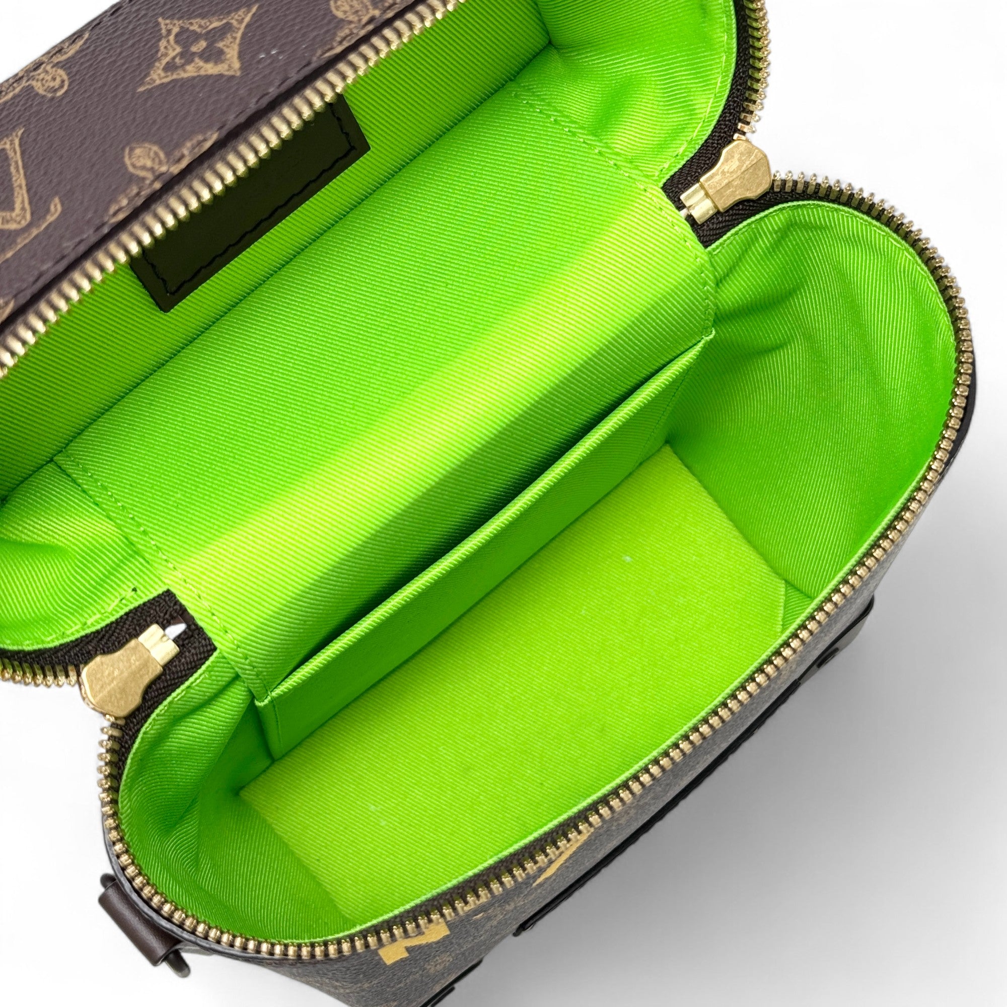 Louis Vuitton Monogram N°7 Vertical Trunk