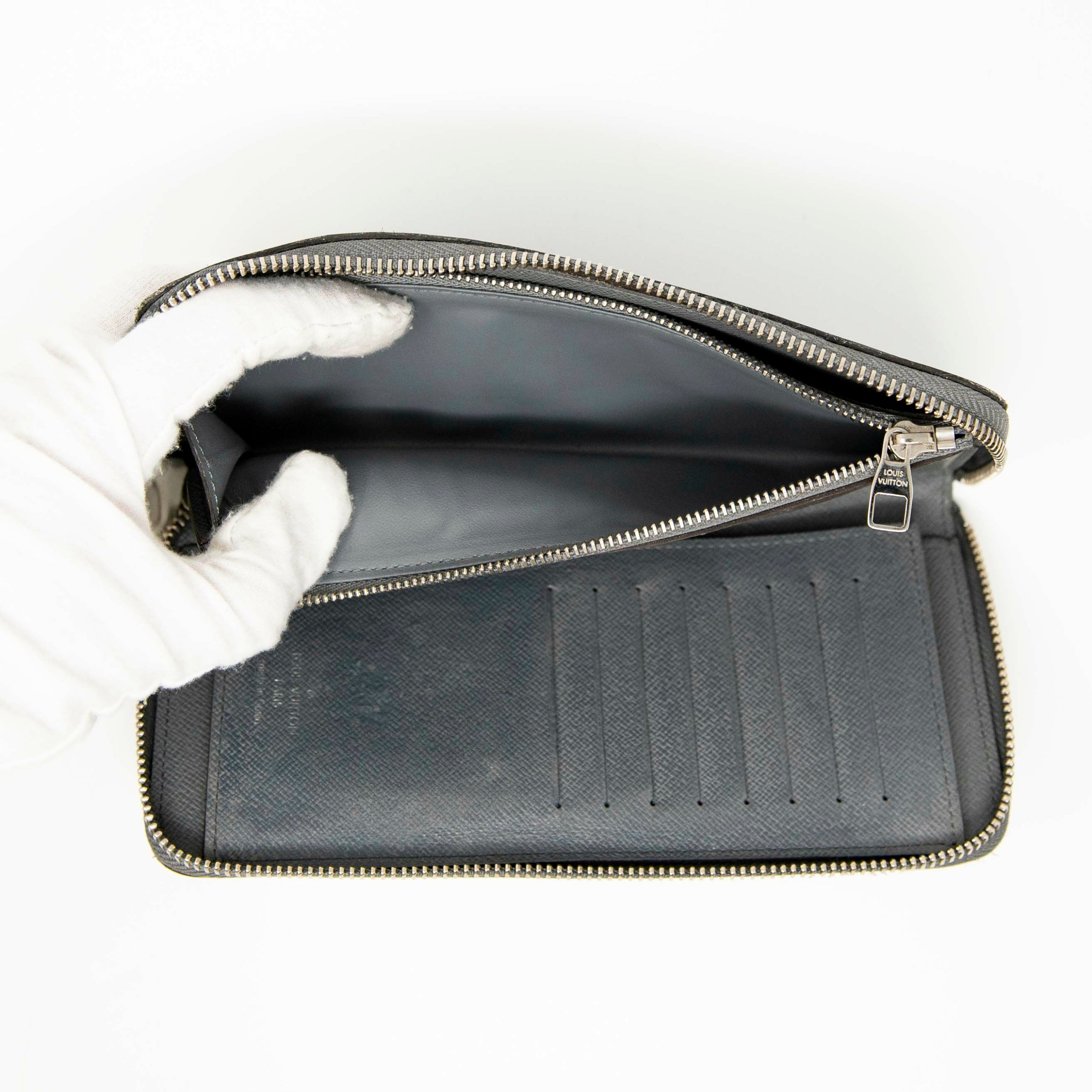 Louis Vuitton Grey Taiga Zippy Wallet