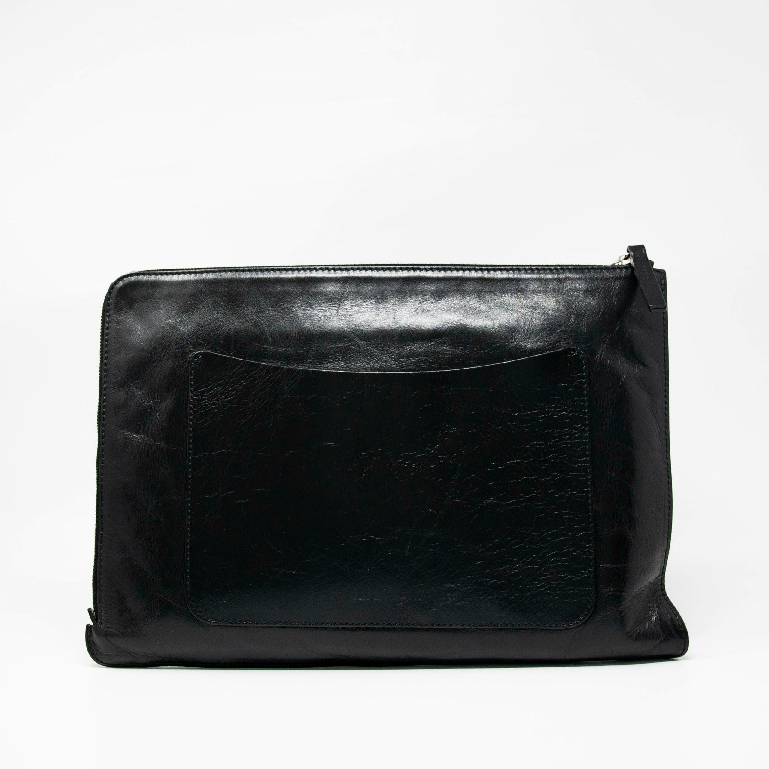 Chanel Black Feministe Mais Feminine Clutch