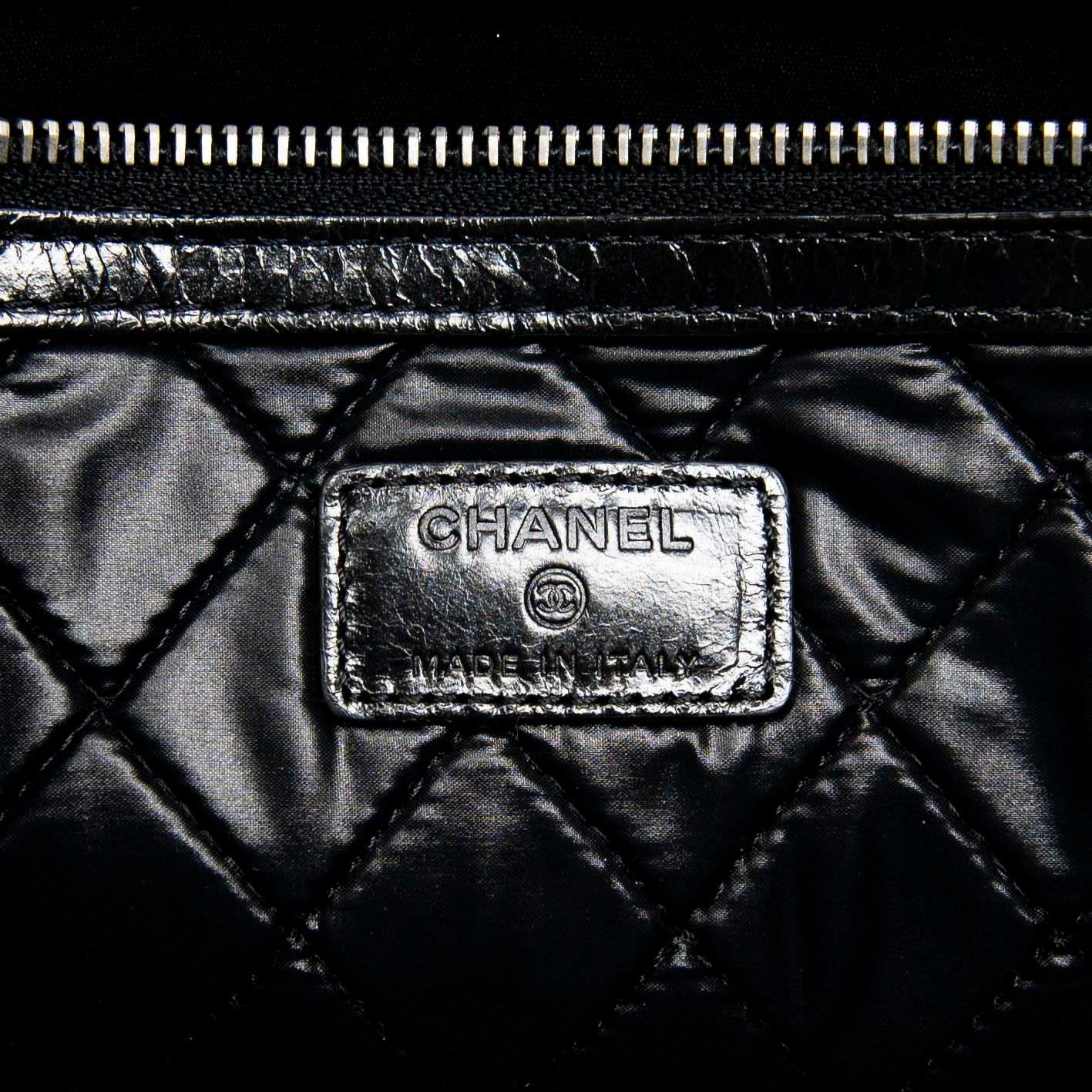 Chanel Black Feministe Mais Feminine Clutch