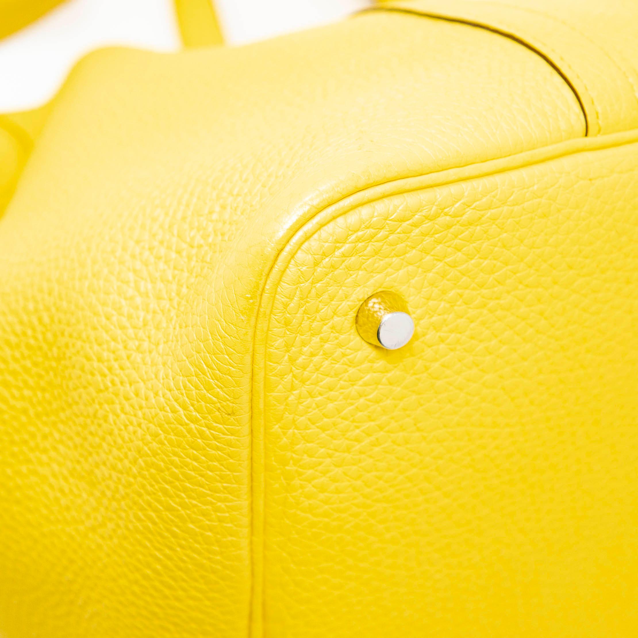 Hermes Jaune de Naples Clemence Picotin 22