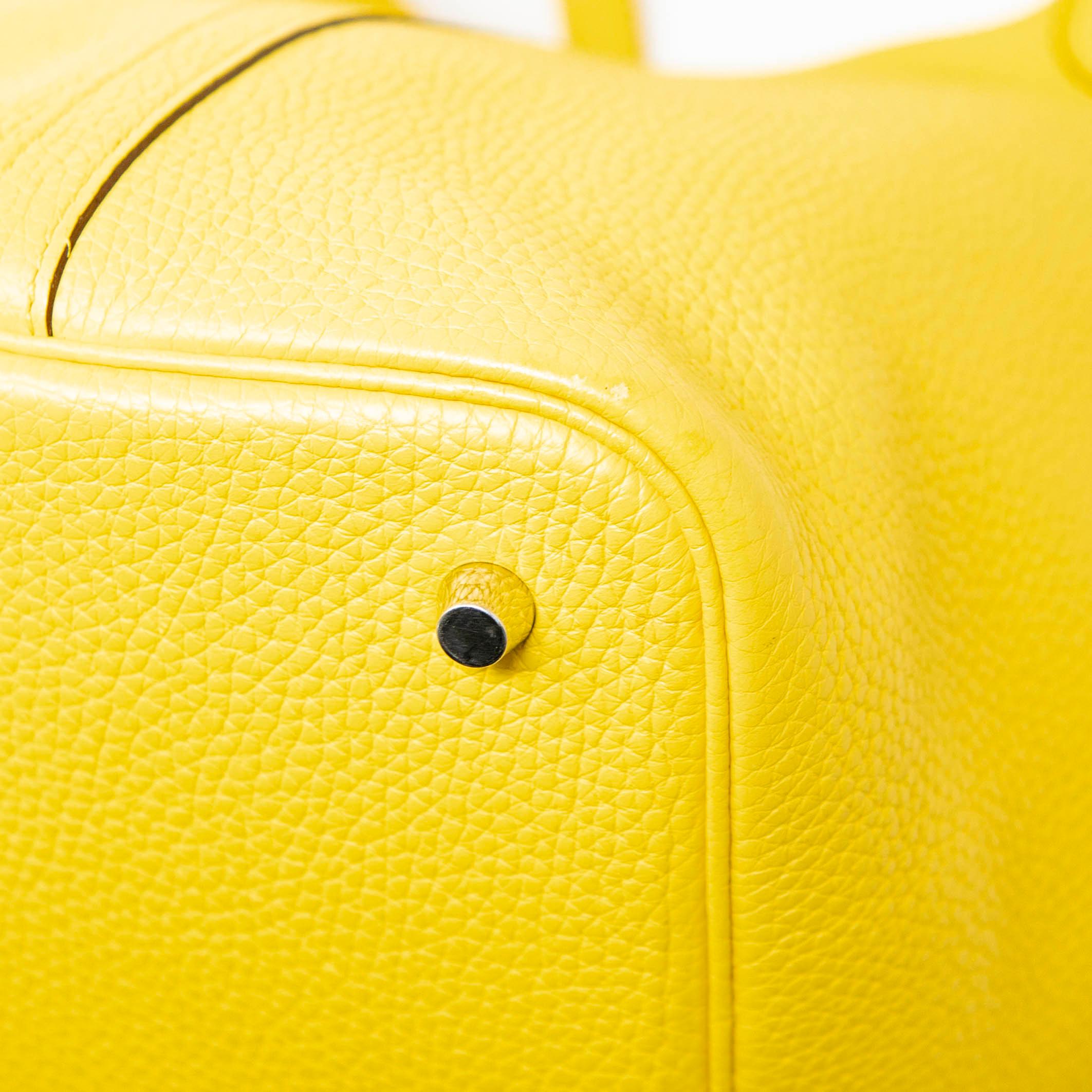 Hermes Jaune de Naples Clemence Picotin 22