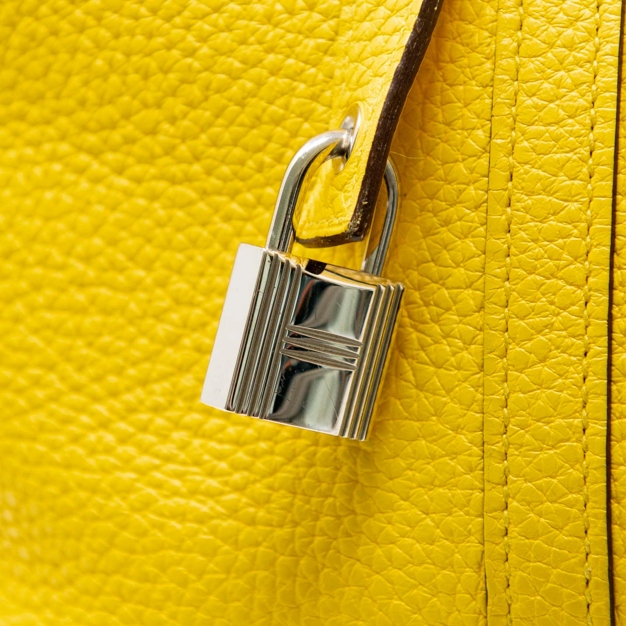 Hermes Jaune de Naples Clemence Picotin 22