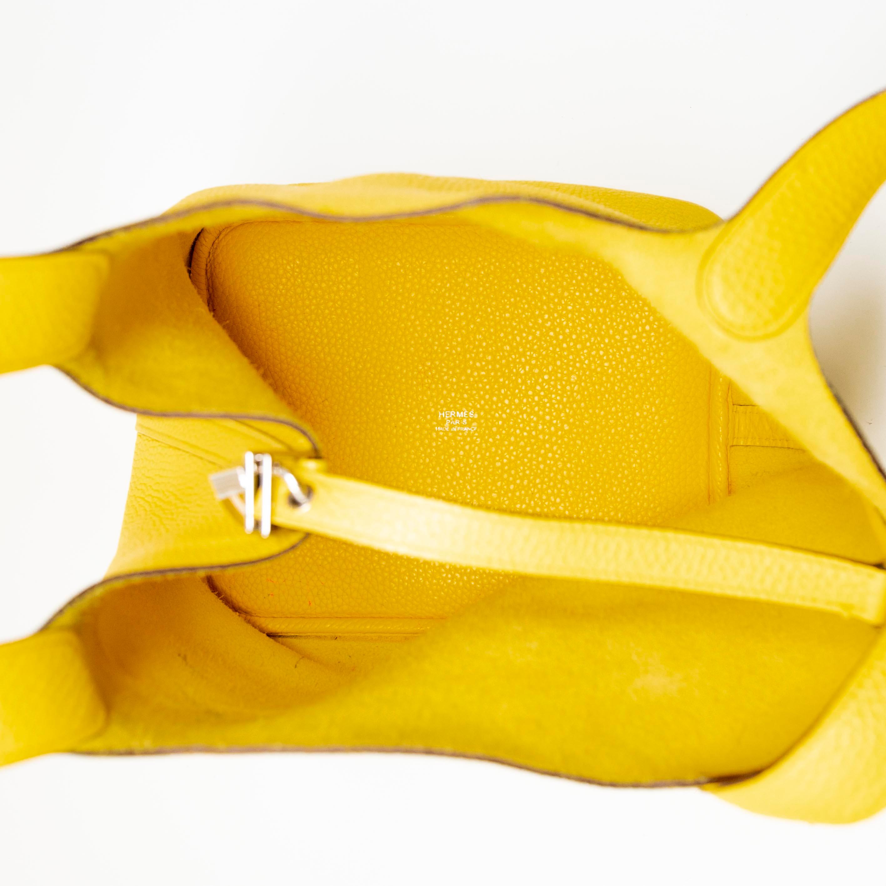 Hermes Jaune de Naples Clemence Picotin 22