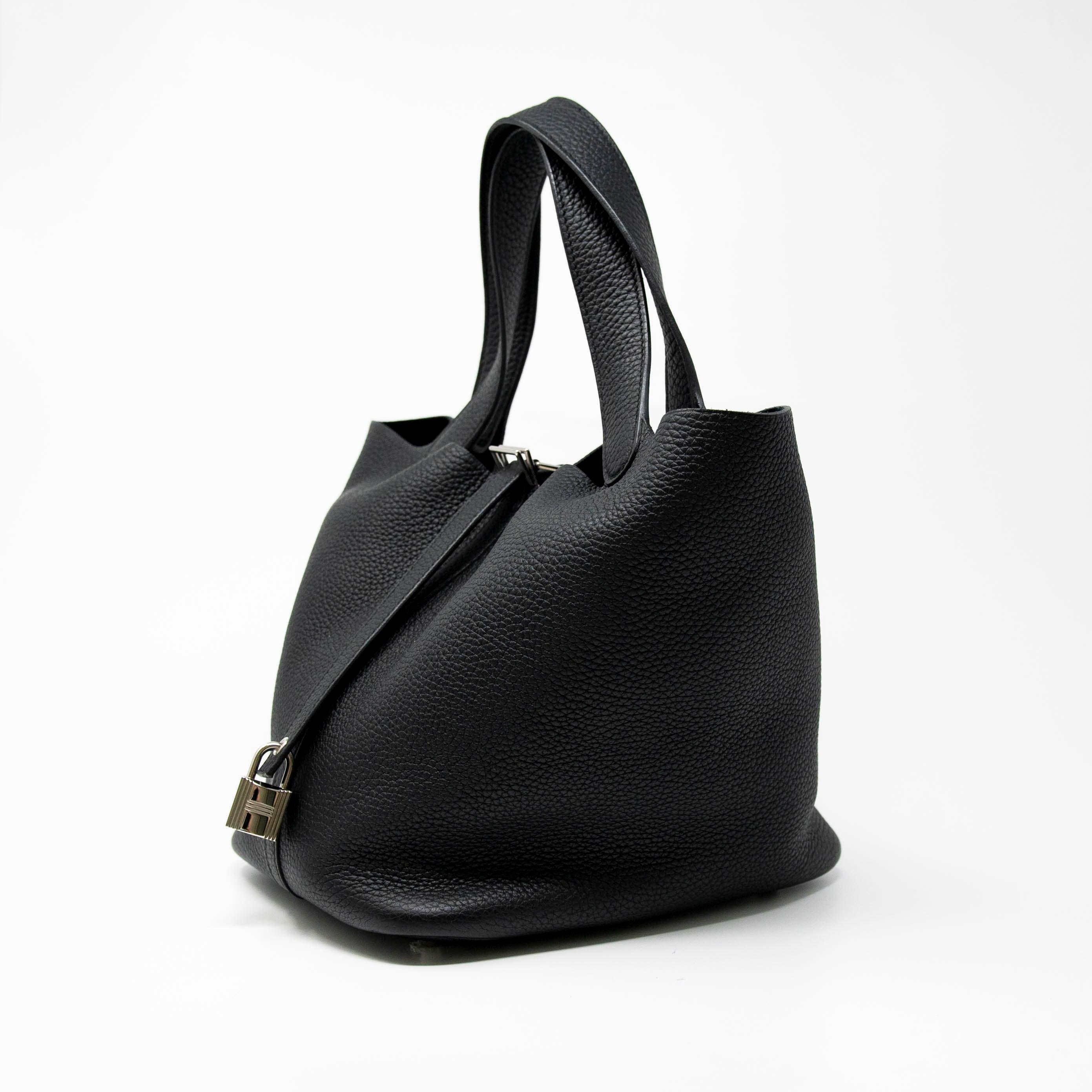 Hermes Noir Clemence Picotin 22
