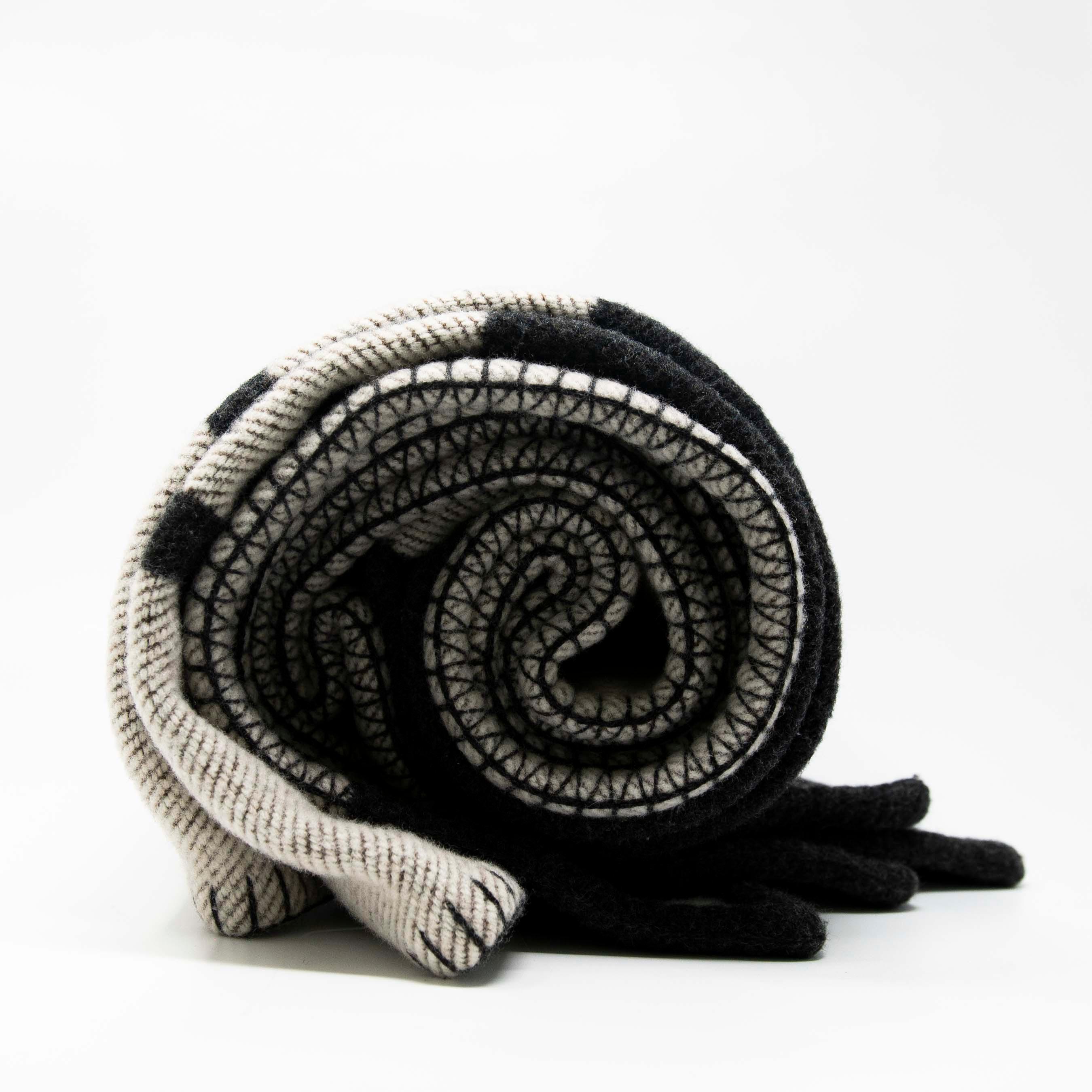 Hermes Gris Fonce Avalon Throw Blanket Pillow Set