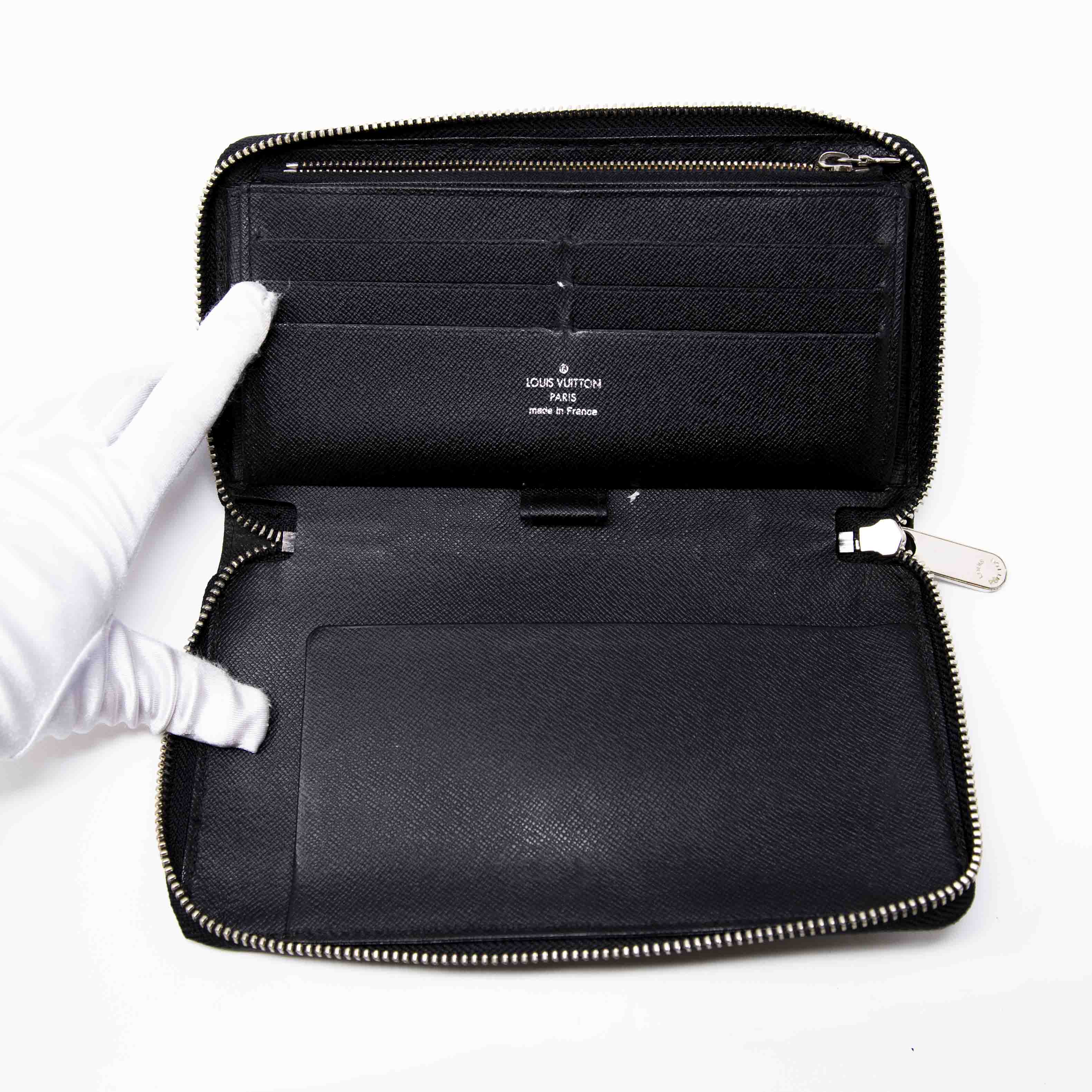 Louis Vuitton Black Epi Zippy Wallet
