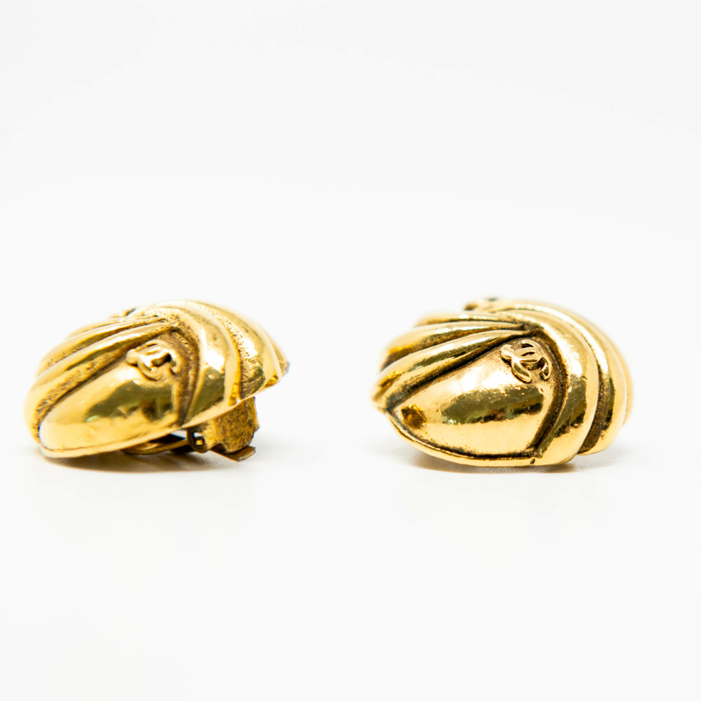 Chanel Gold Vintage Clip On Earrings