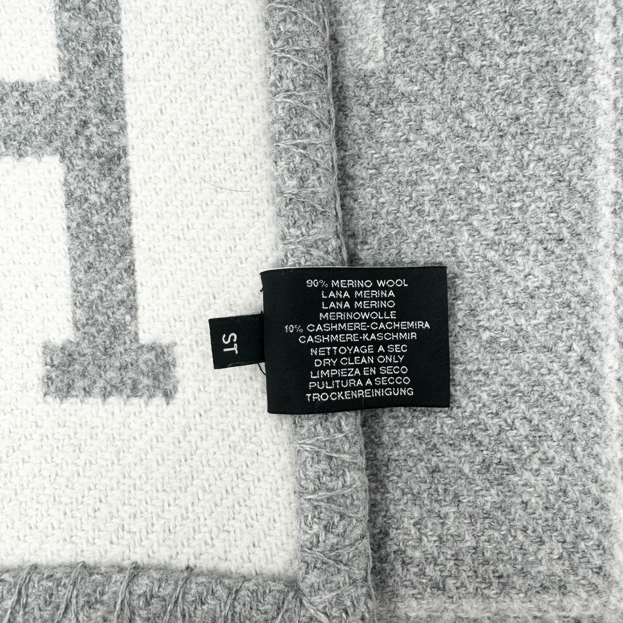 Hermes Ecru / Gris Clair Avalon Throw Blanket