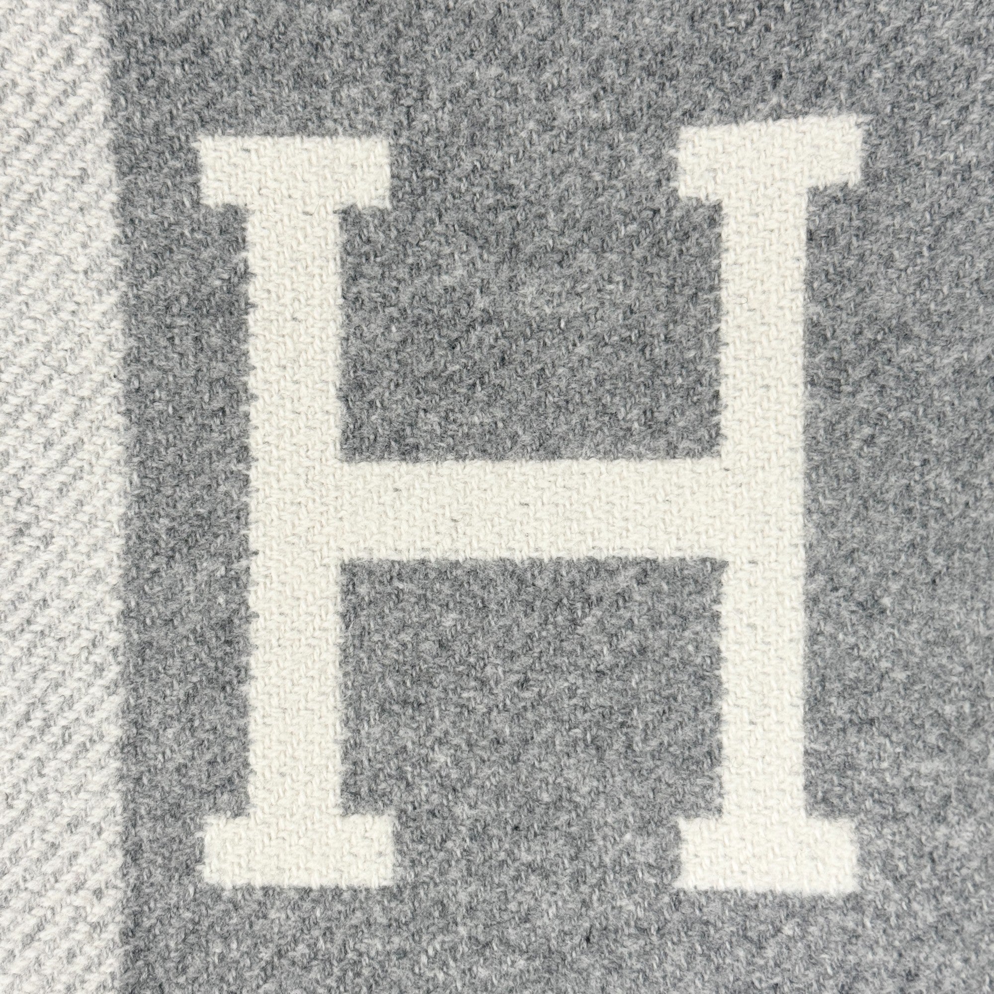 Hermes Ecru / Gris Clair Avalon Throw Blanket