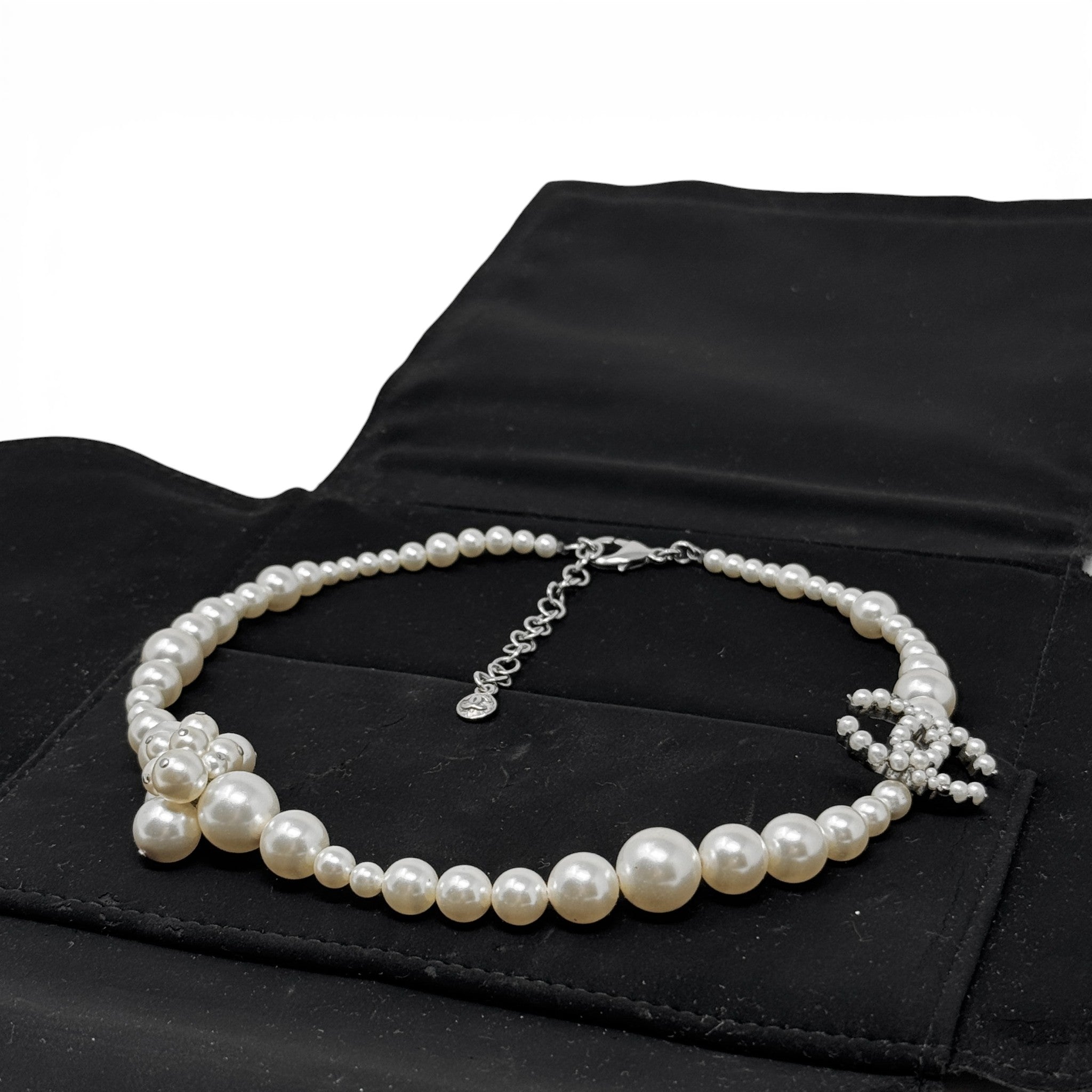 Chanel Pearl CC Short Necklace