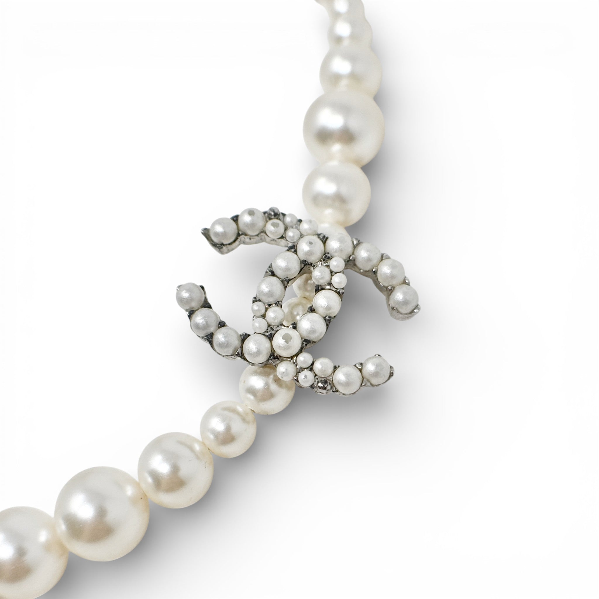 Chanel Pearl CC Short Necklace