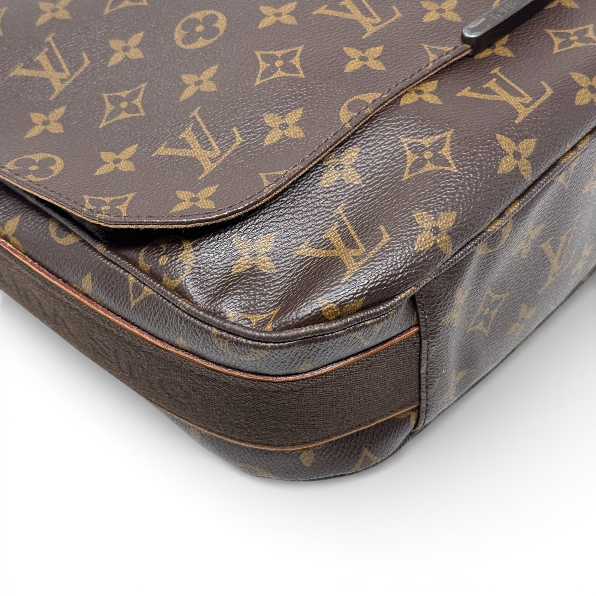 Louis Vuitton Monogram Beaubourg Messenger MM