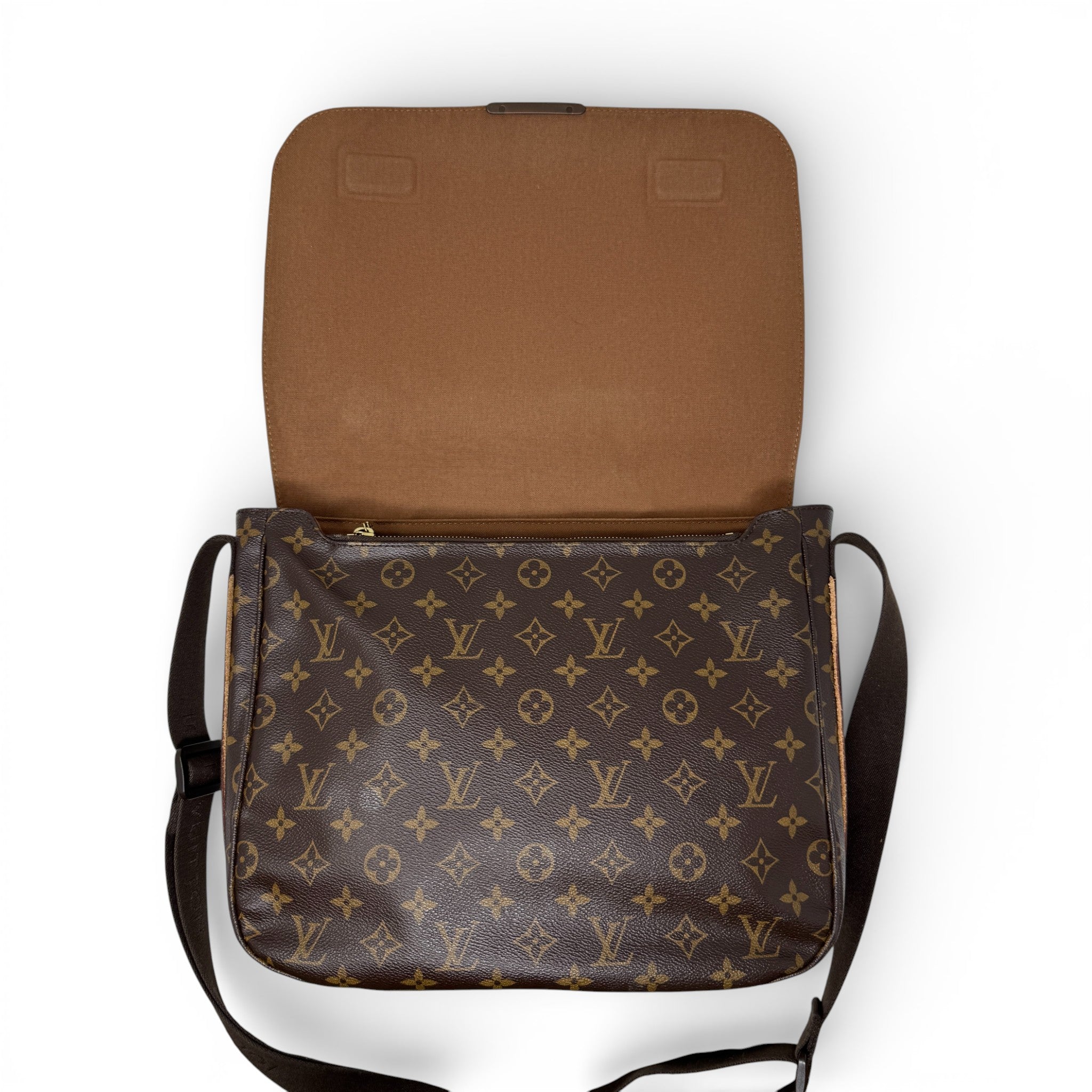 Louis Vuitton Monogram Beaubourg Messenger MM