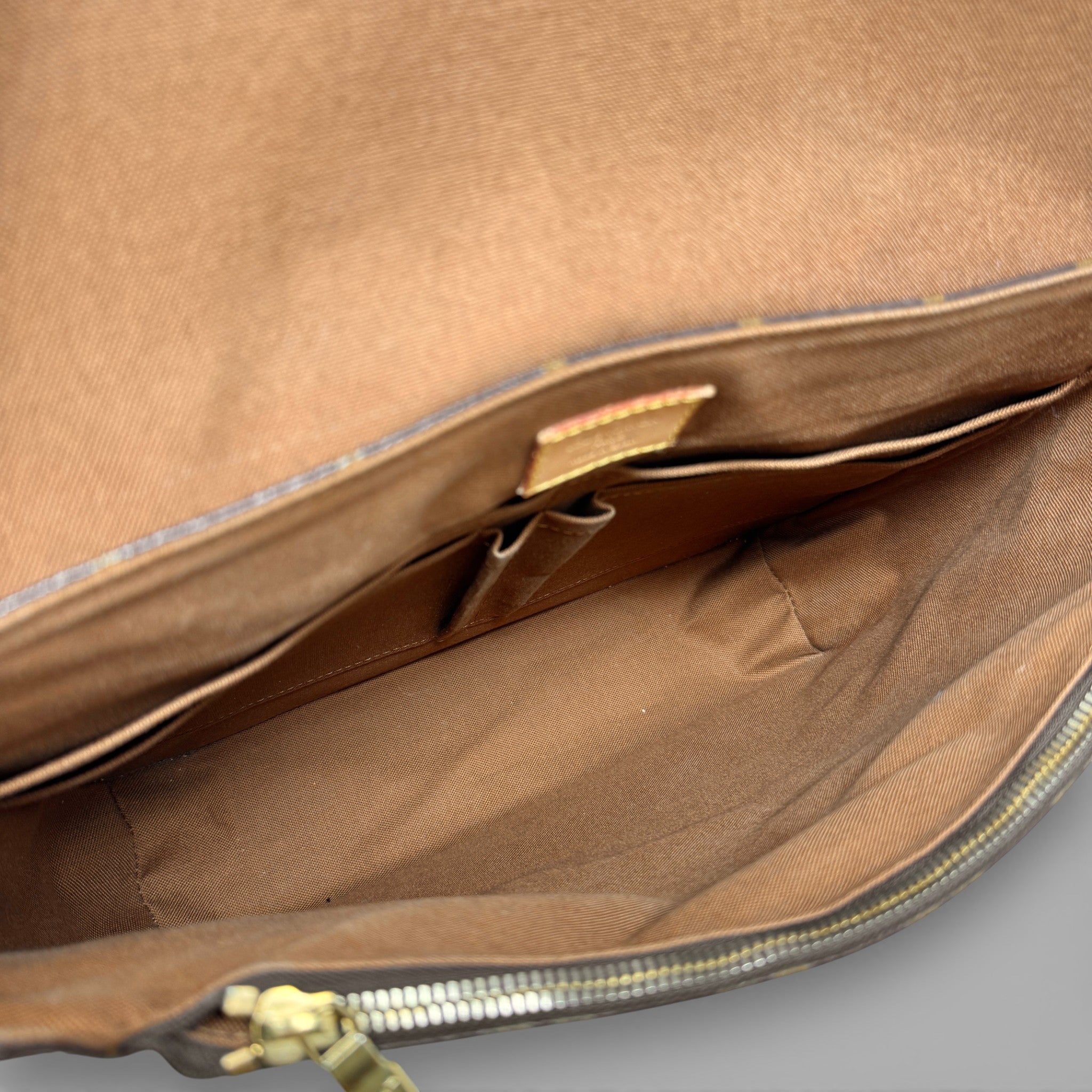 Louis Vuitton Monogram Beaubourg Messenger MM