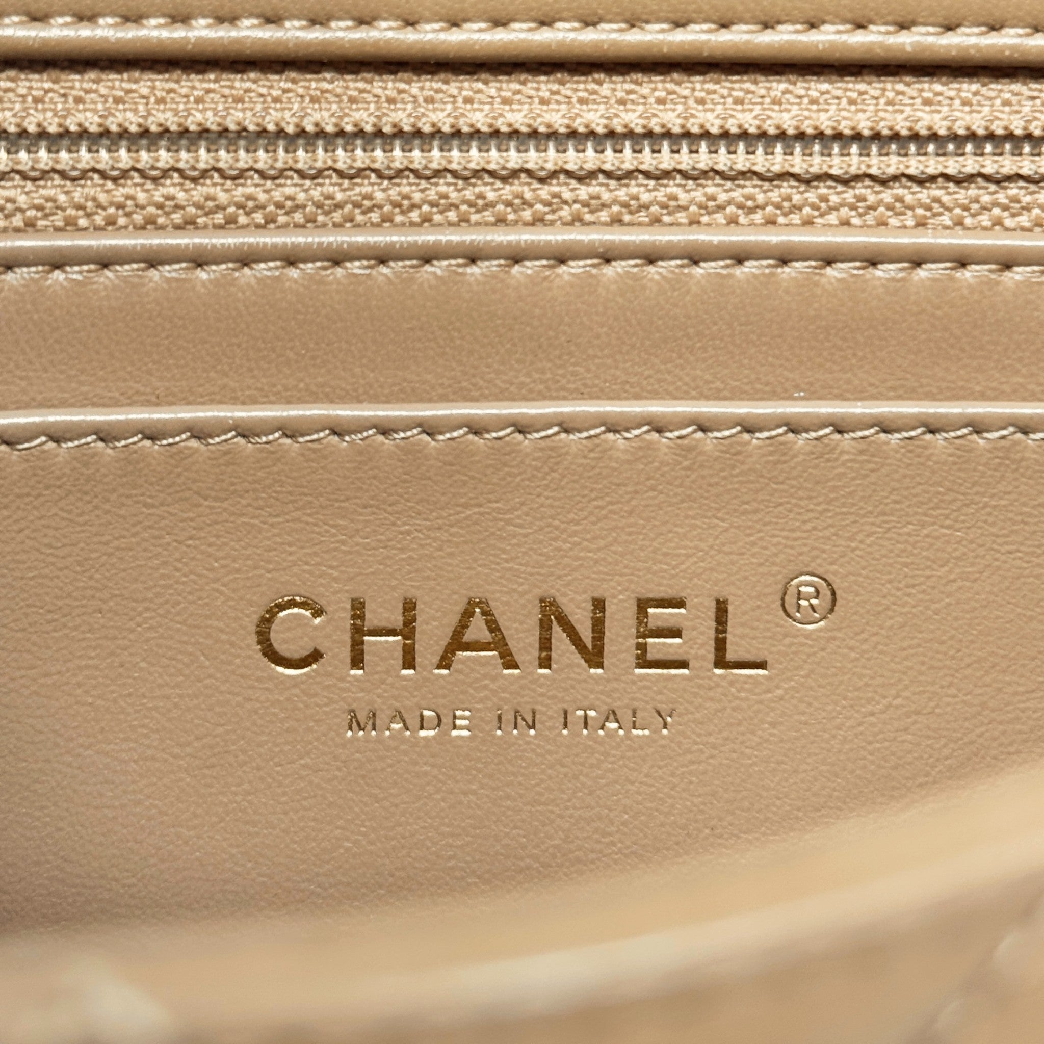 Louis Vuitton Monogram Beaubourg Messenger MM