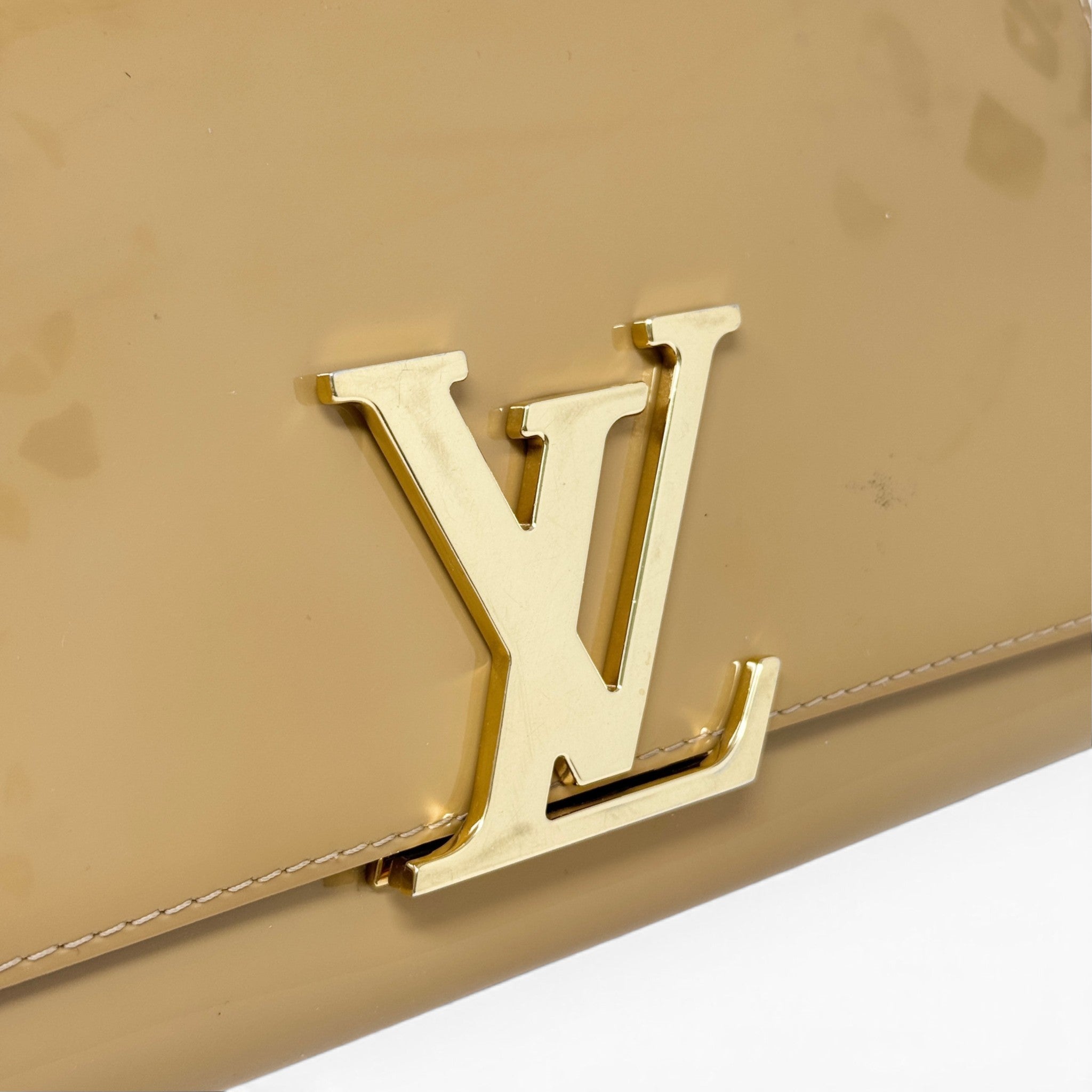Louis Vuitton Beige Vernis Louise Clutch