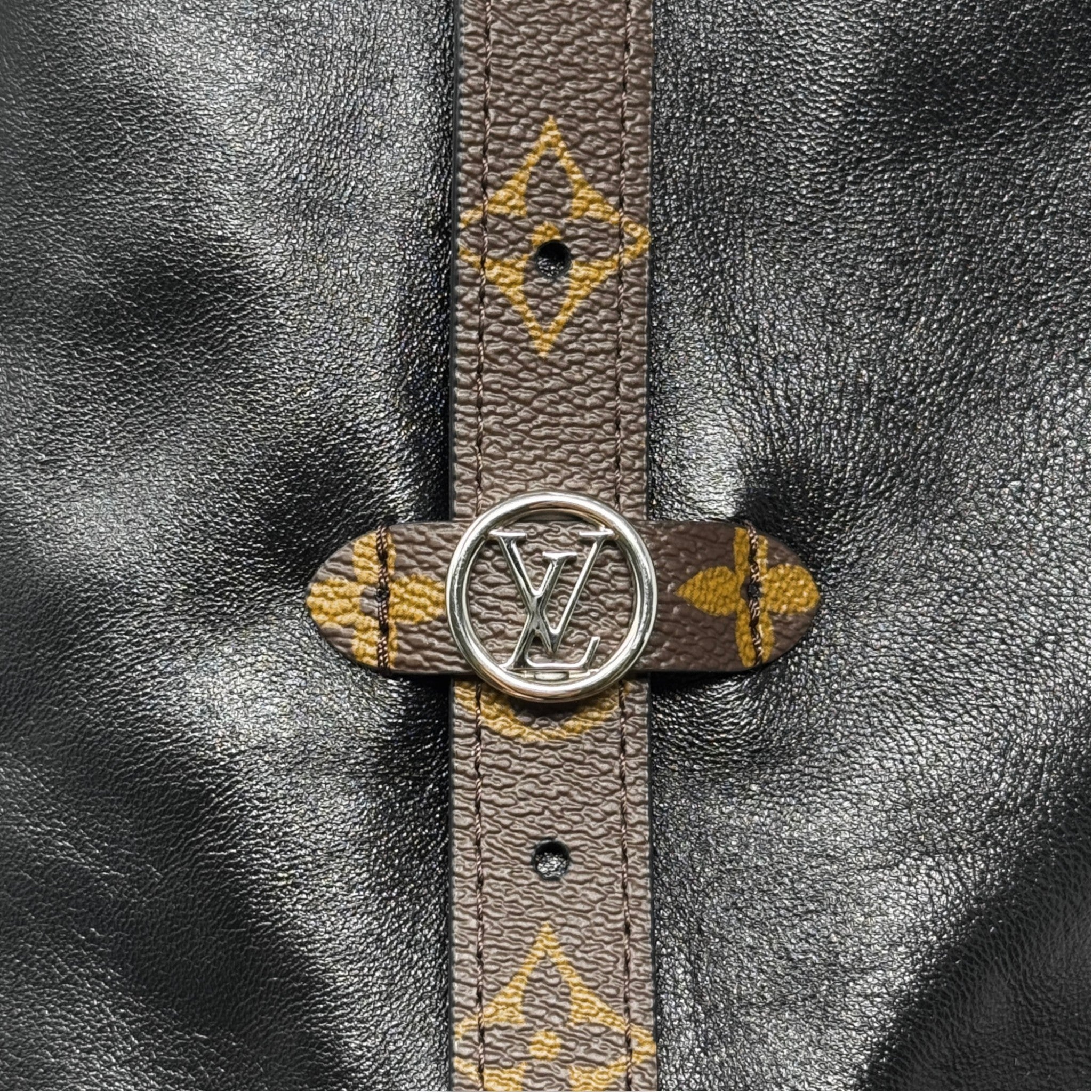 Louis Vuitton Black CarryAll Vibe MM
