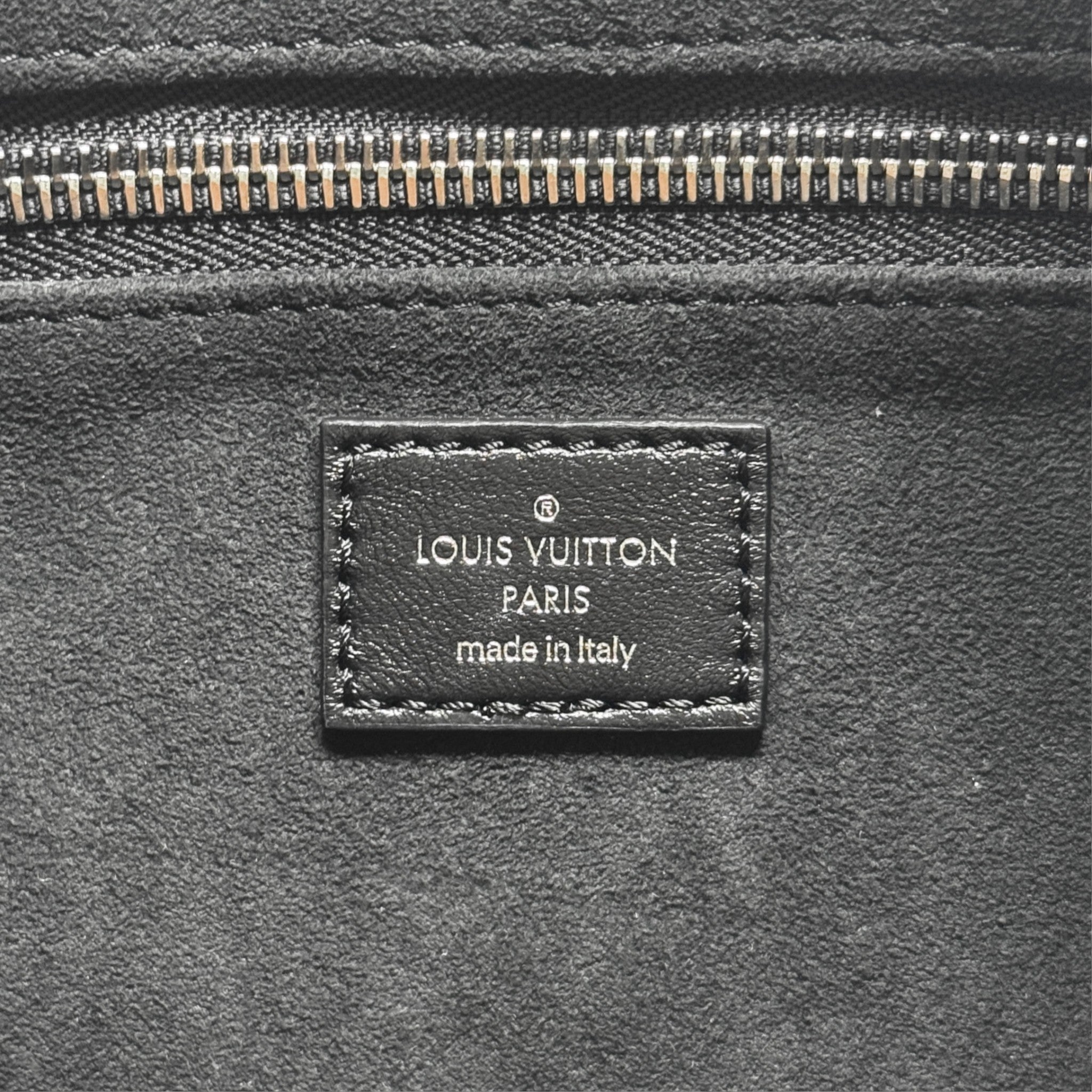 Louis Vuitton Black CarryAll Vibe MM