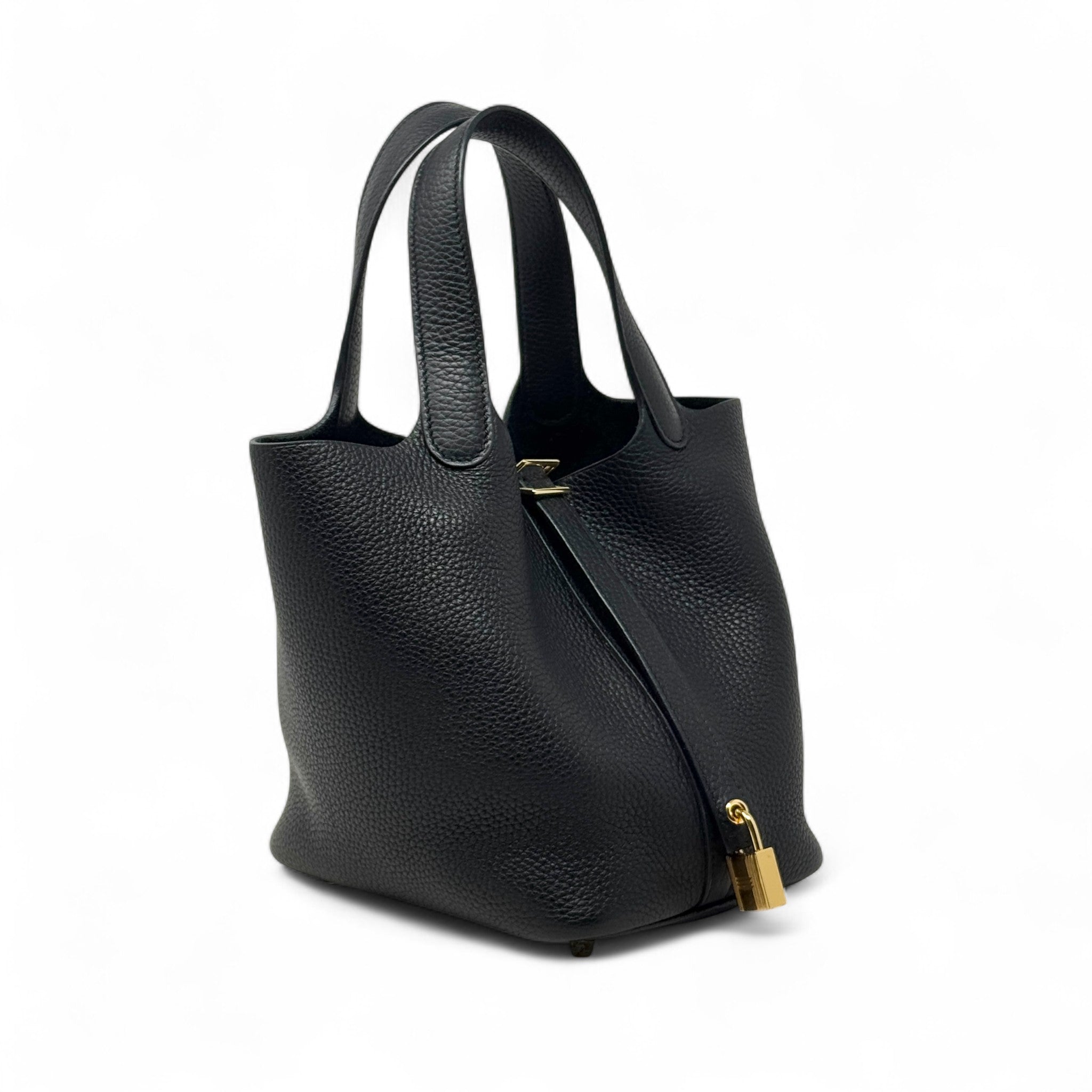 Hermes Noir Clemence Picotin 18