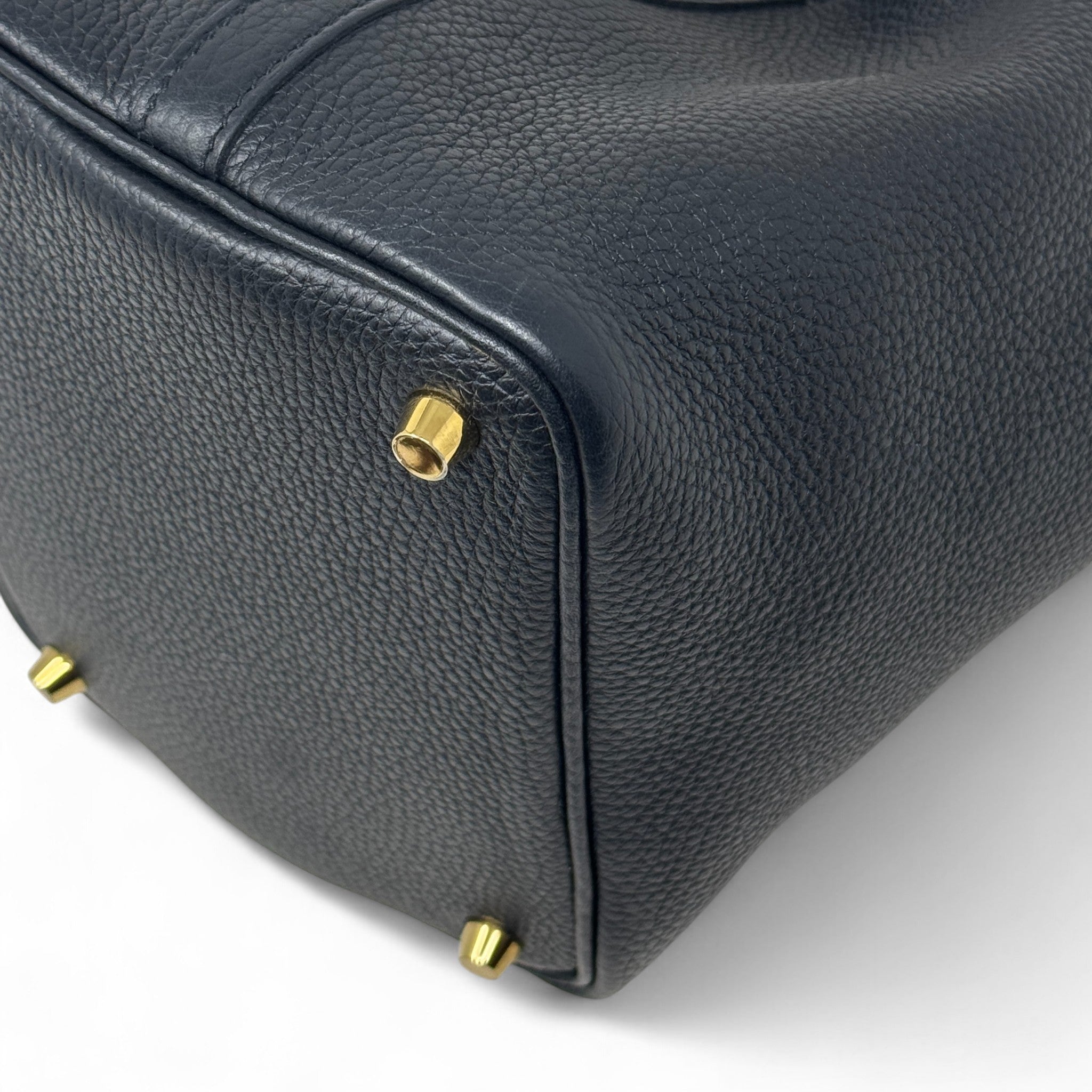 Hermes Noir Clemence Picotin 18