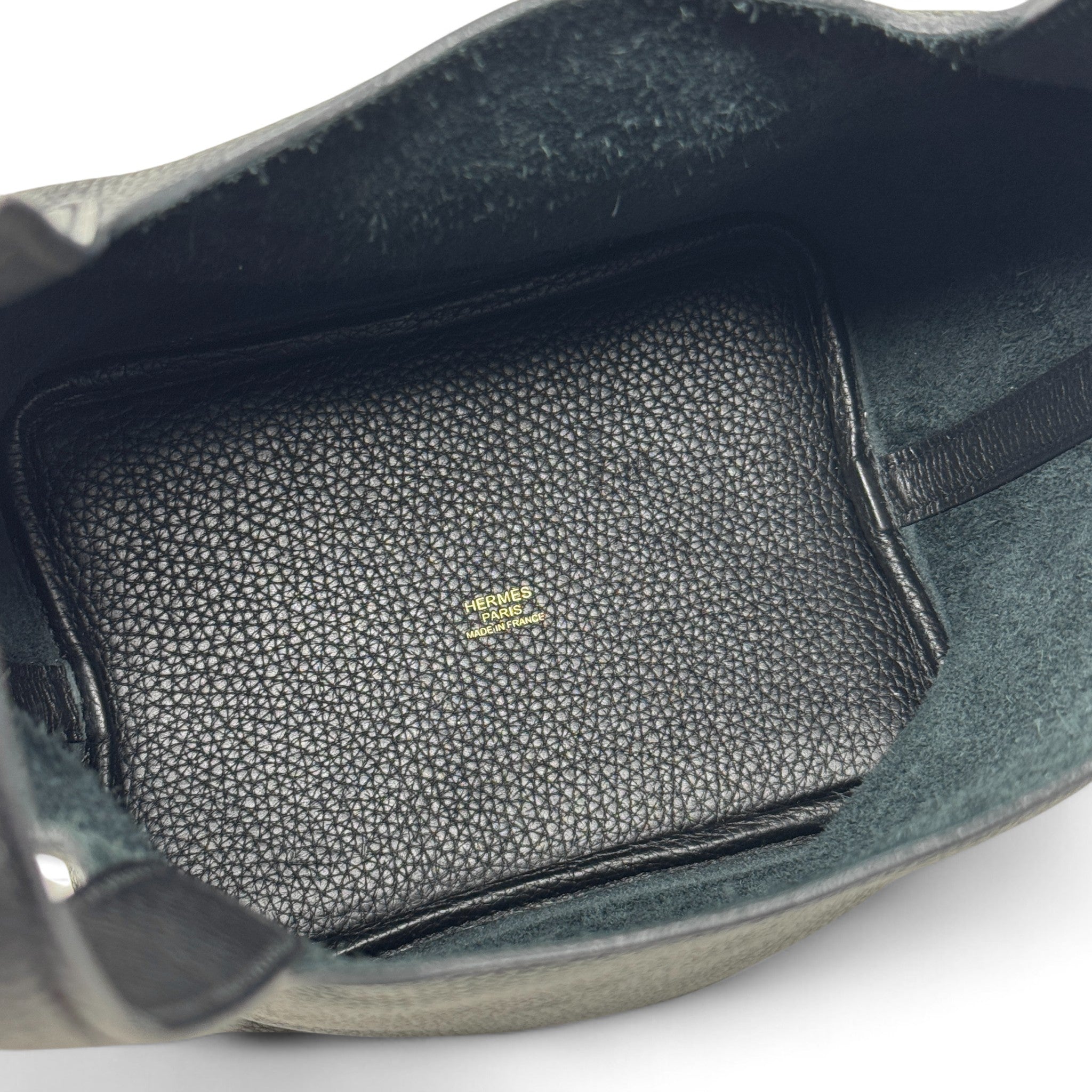 Hermes Noir Clemence Picotin 18