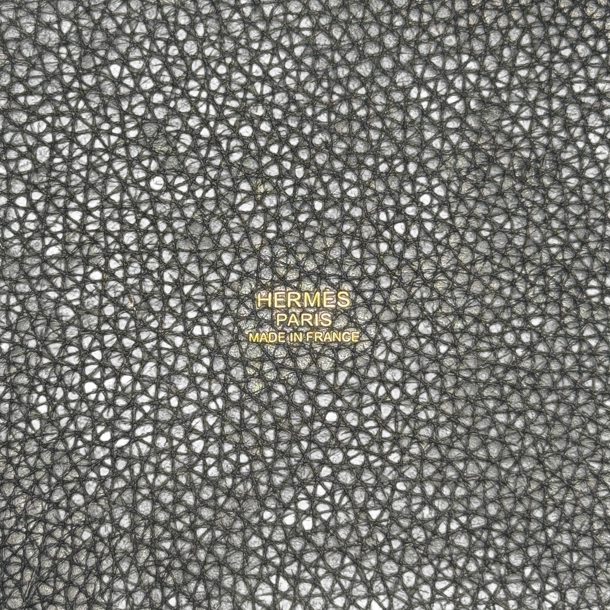 Hermes Noir Clemence Picotin 18