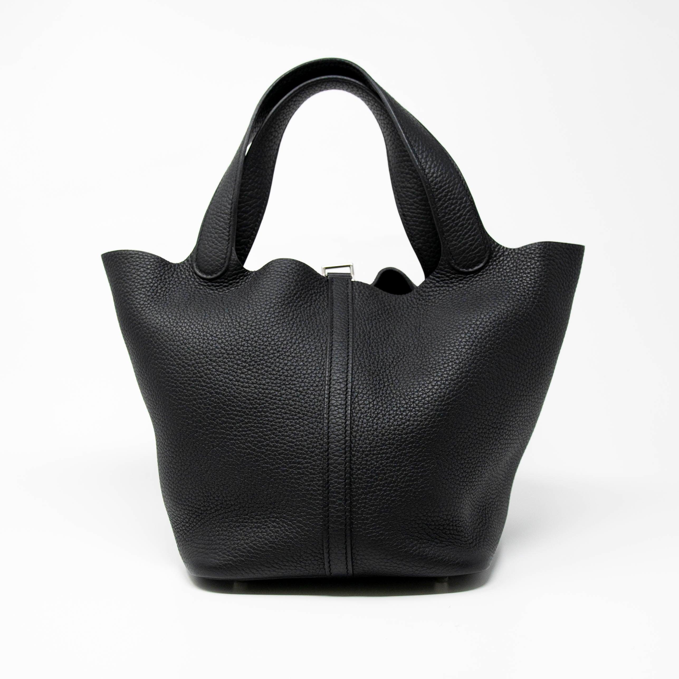 Hermes Noir Clemence Picotin 22