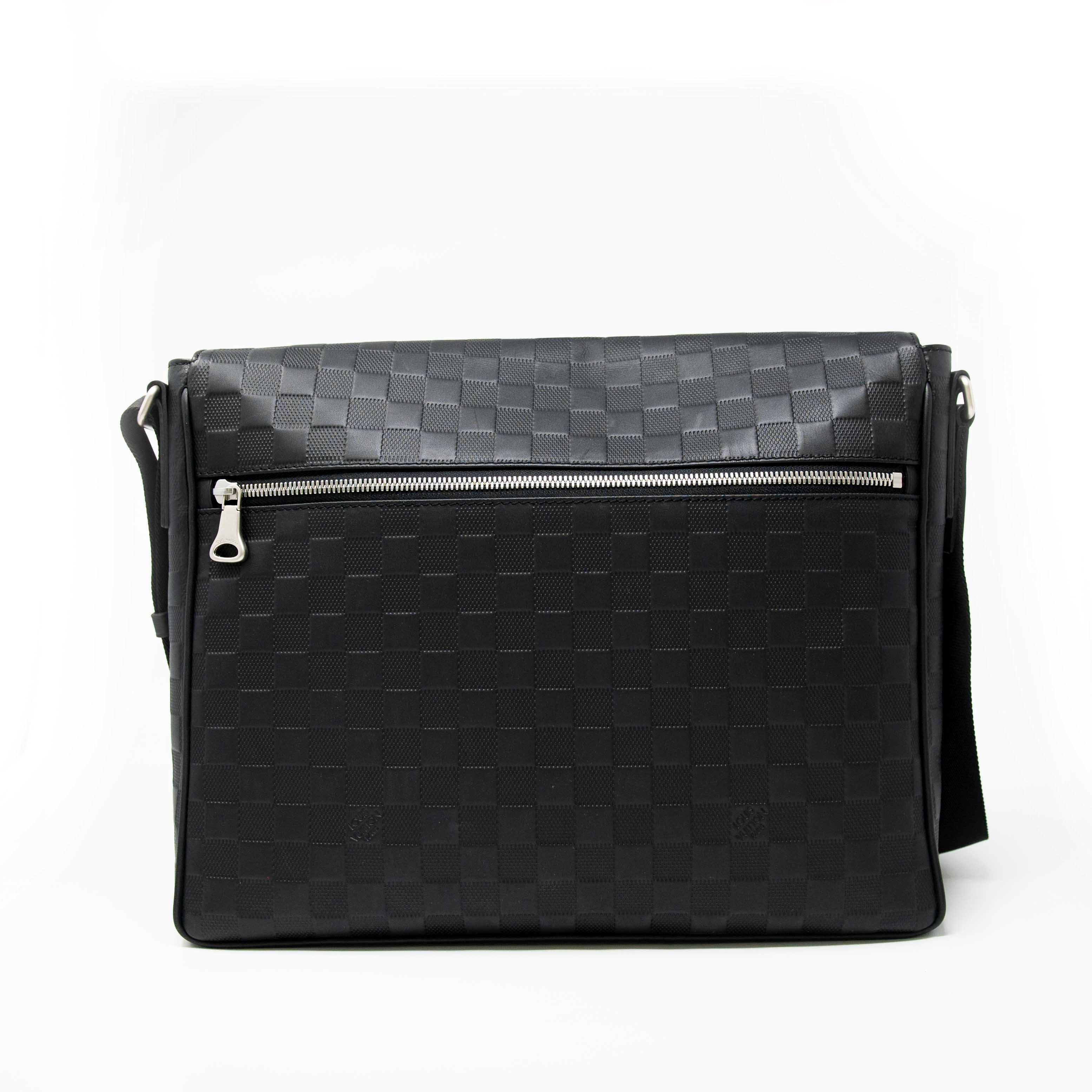 Louis Vuitton Damier Infini District MM