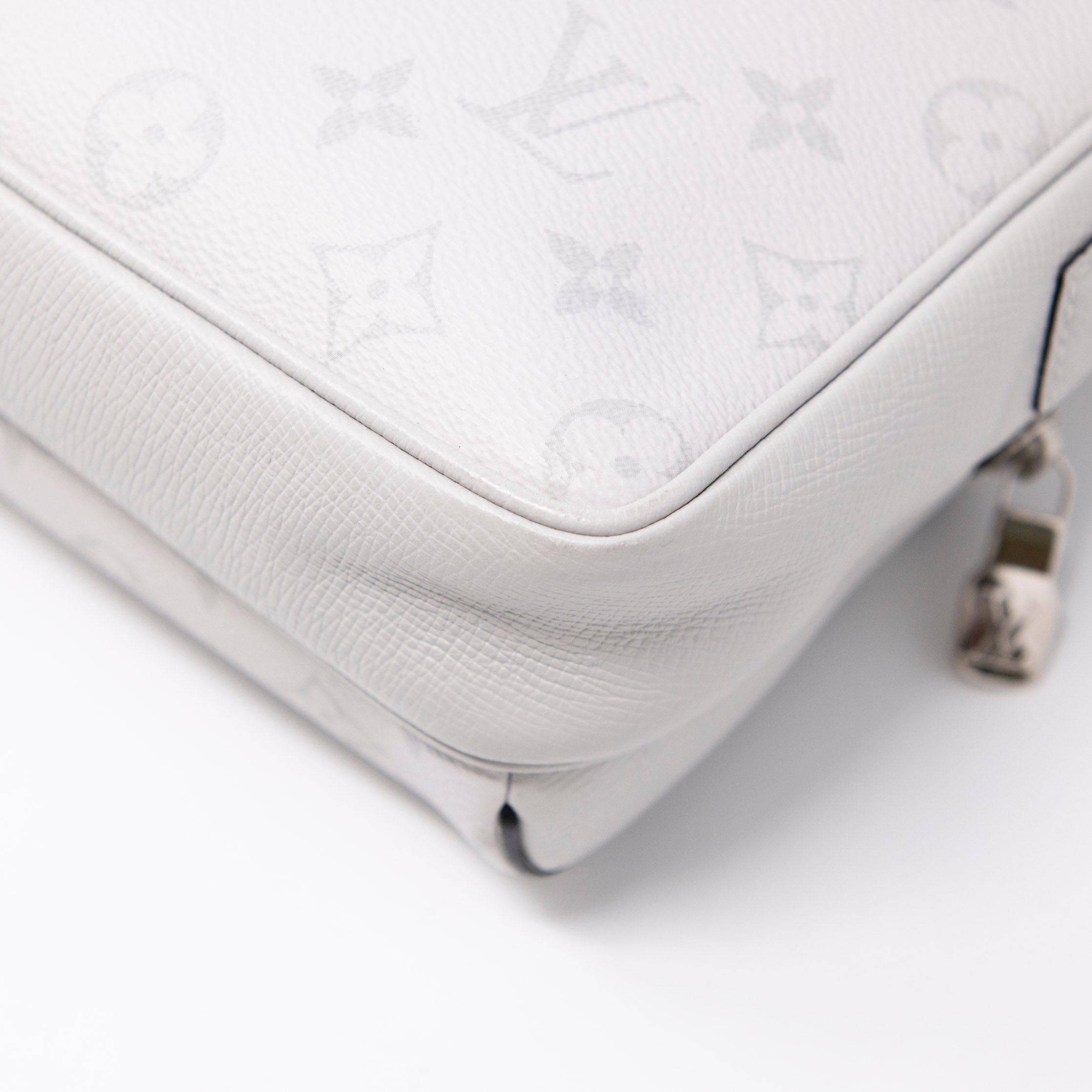 Louis Vuitton White Taigarama Outdoor Messenger