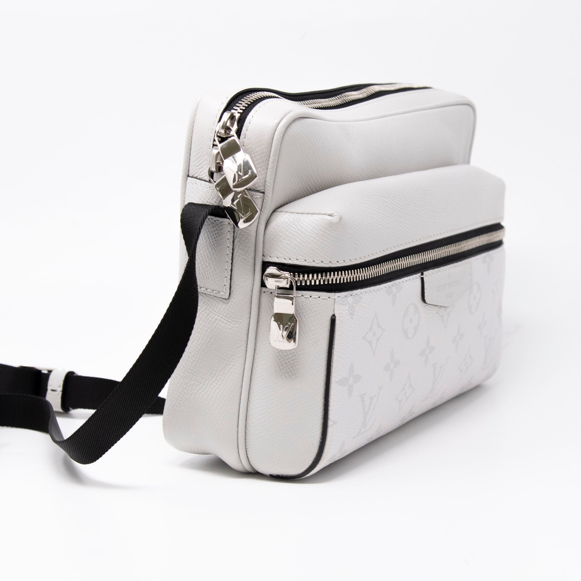 Louis Vuitton White Taigarama Outdoor Messenger