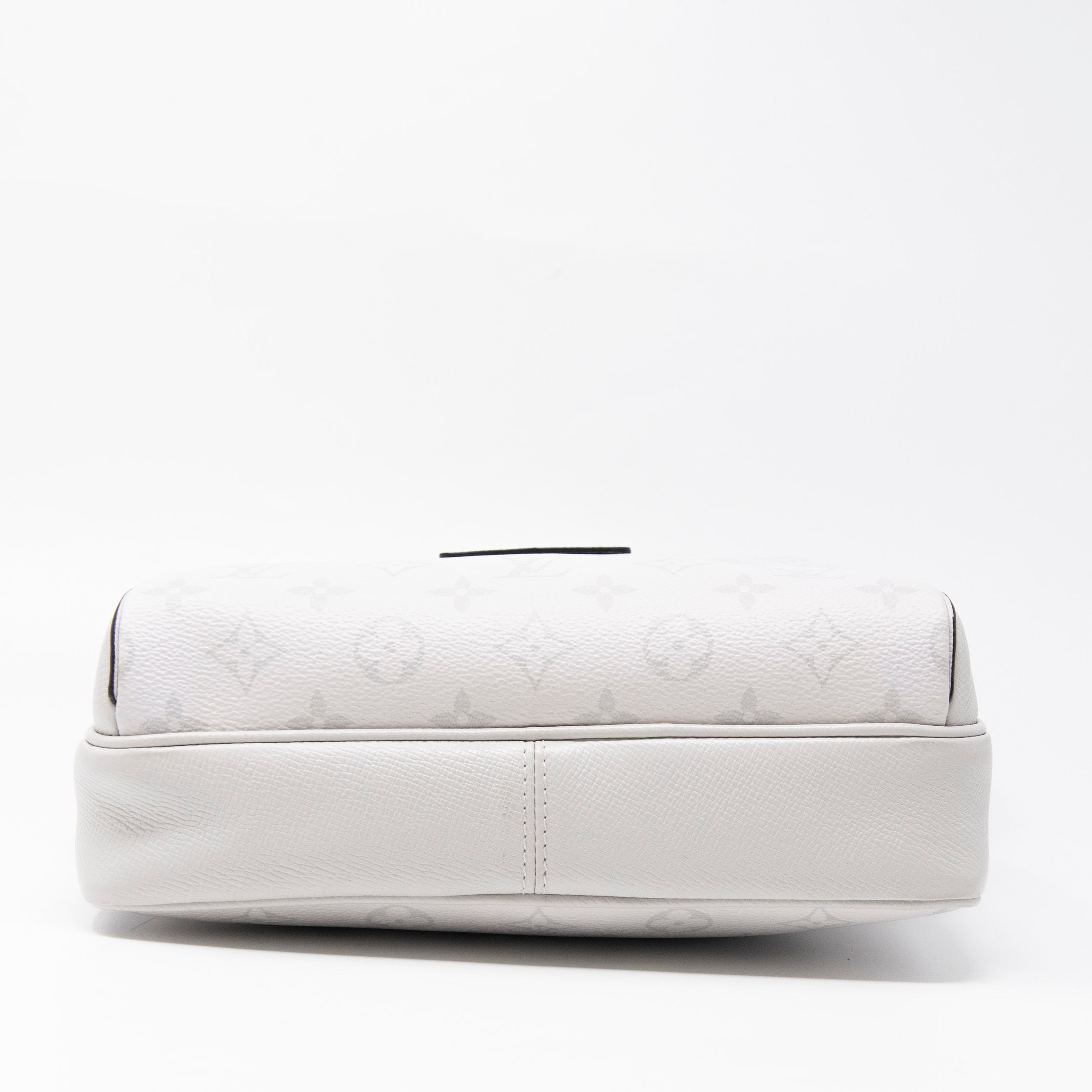 Louis Vuitton White Taigarama Outdoor Messenger