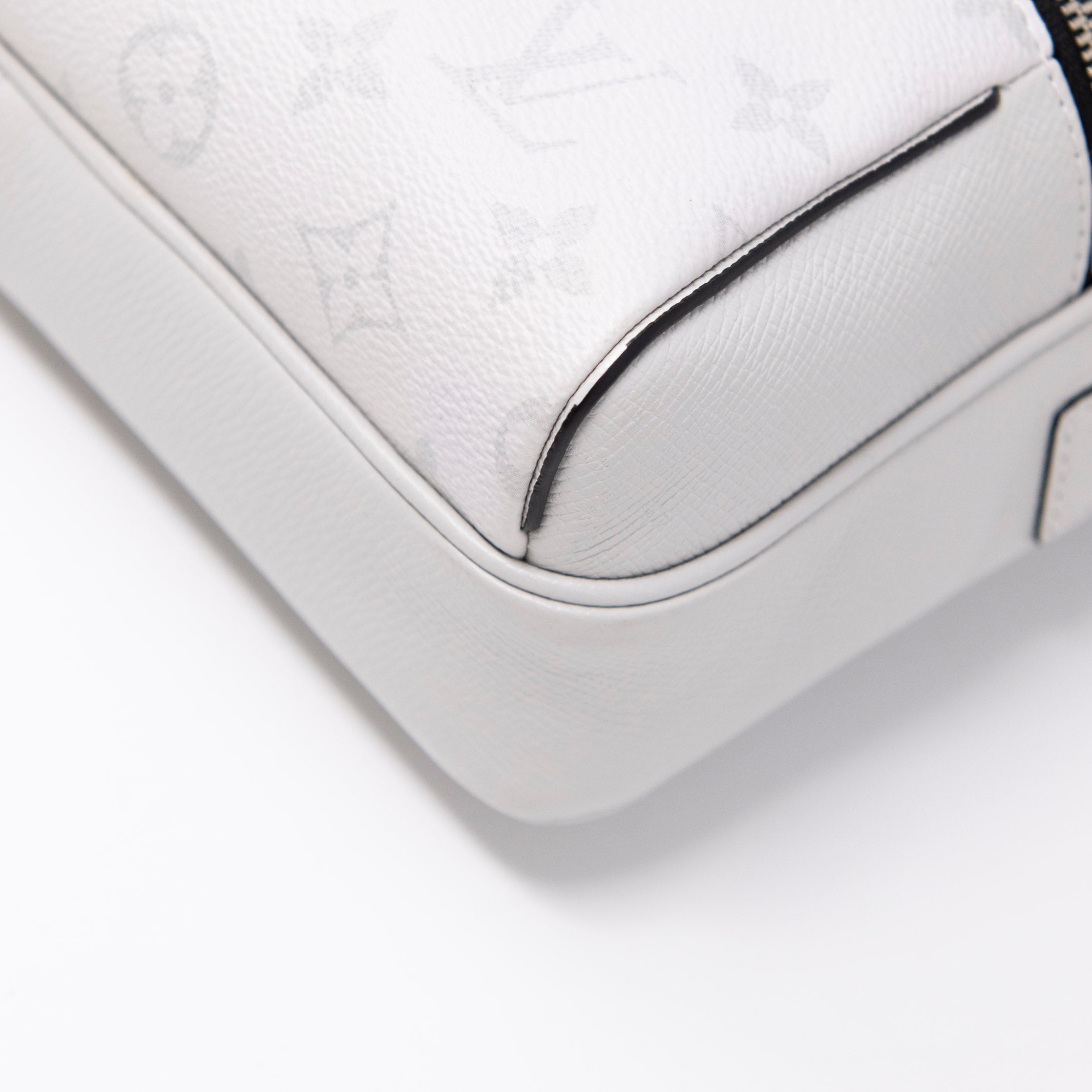 Louis Vuitton White Taigarama Outdoor Messenger