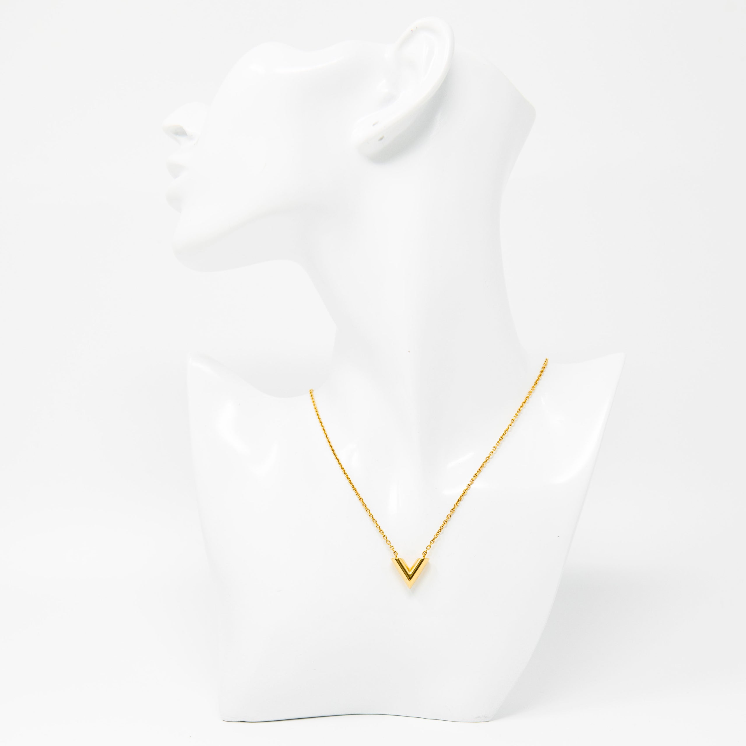 LOUIS VUITTON Necklace M61083 Essential V Gold Plated gold Women Used –  JP-BRANDS.com